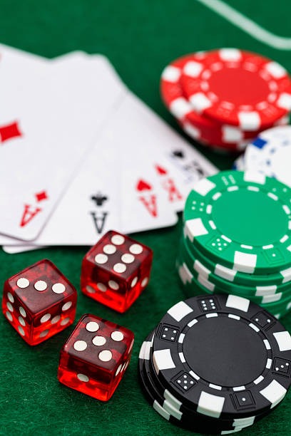 Multiplier display with game information Multiplier display and bet-placement controls